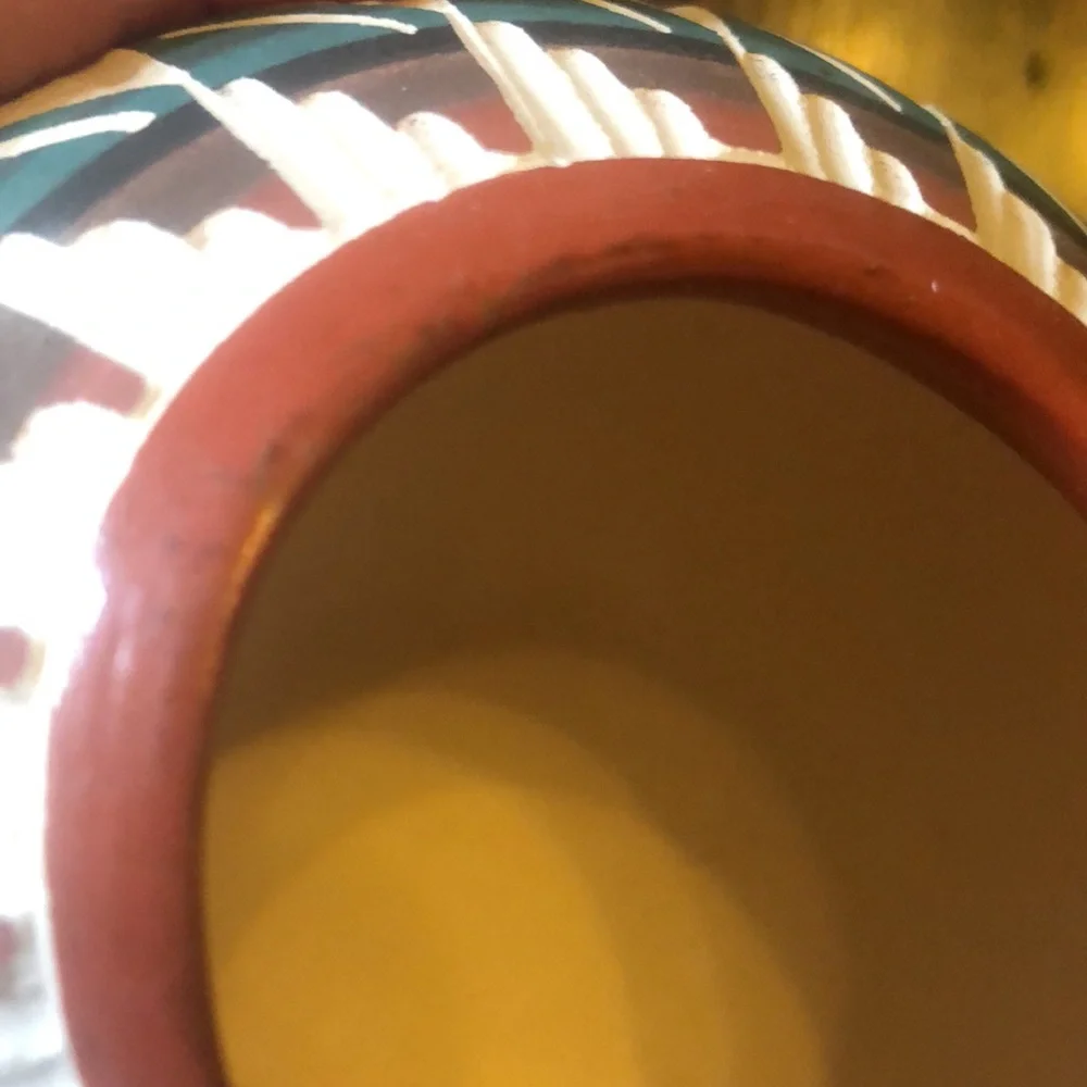 Pretty Native American Pottery Piece Signed - Picture 3 of 8